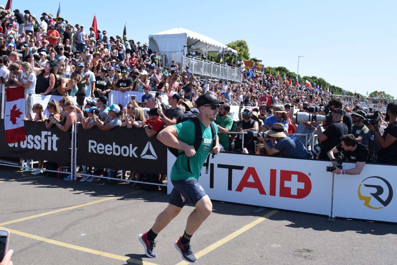 Lukas Högberg of Sweden completes the Ruck Run event at the 2019 CrossFit Games